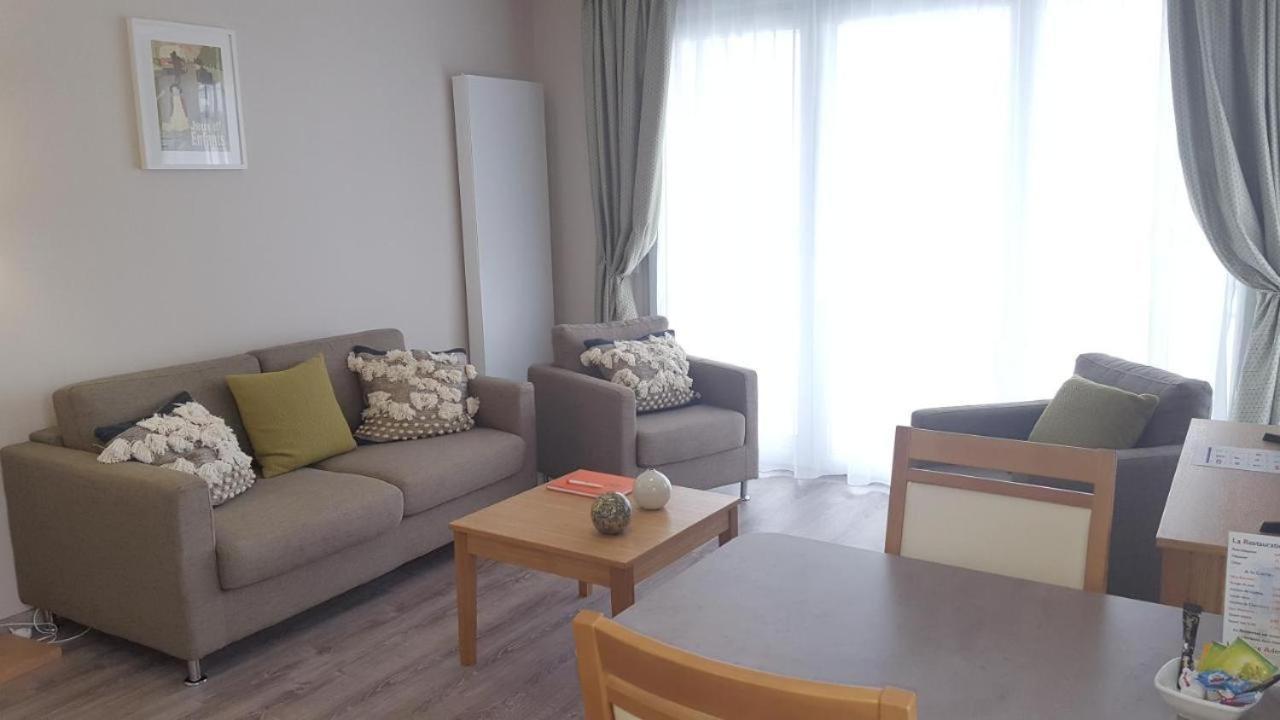 Residence Seniors Domitys Les Hautes Feuilles Реймс Екстериор снимка